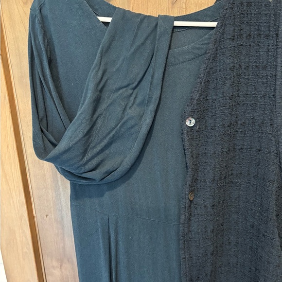 Elegant Dark Green Maxi Dress with Textured Vest - Picture 2 of 3